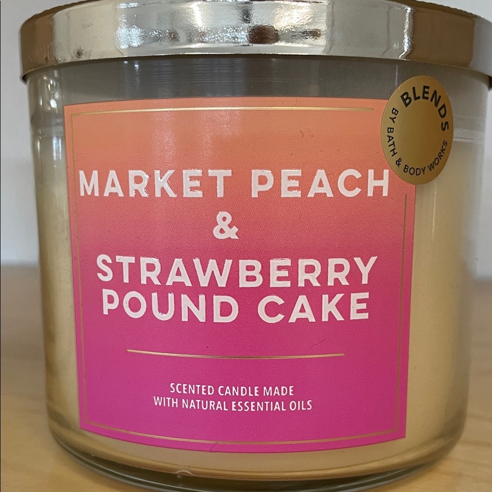 Bath & Body Works Peach & Strawberry Candle - Pink and Orange